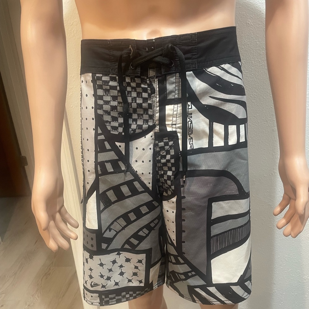 QUIKSILVER Board Shorts Cypher Series size 38 waist Excellent condition